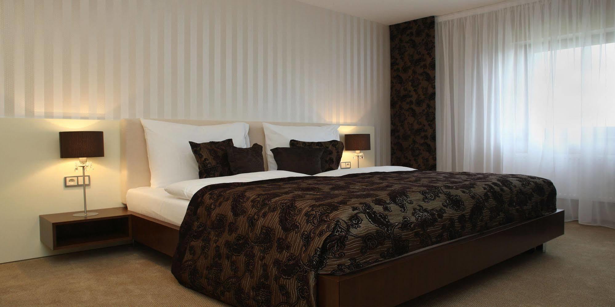Golden Fish Apartmany Xia Plzeň Dış mekan fotoğraf